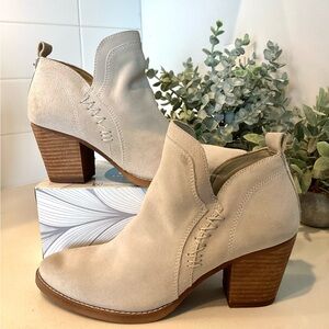 SALE Sam Edelman Mathia Lt Beige Suede Ankle Boots w Stacked Heel